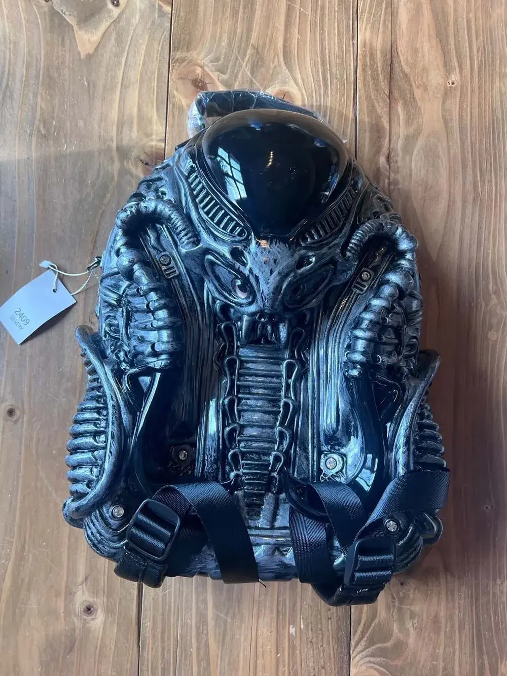 3D Xenomorph Shaped Alien Backpack Black Silvery Novelty Daypack